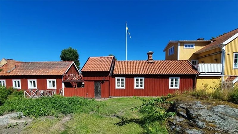 Klockargården – klassisk gårdshotell med hamnutsikt i Öregrund